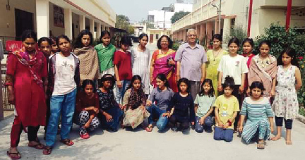 बेआसरा बच्चियों का सहारा हैं काला दम्पत्ति