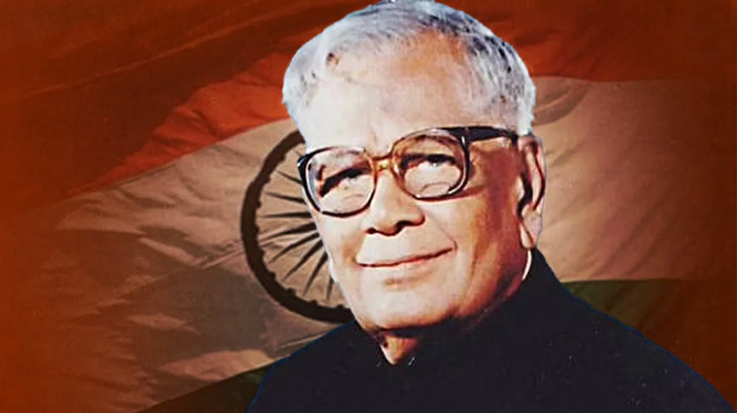 रीढ़विहीन प्रधानमंत्री साबित हुए वी.पी.