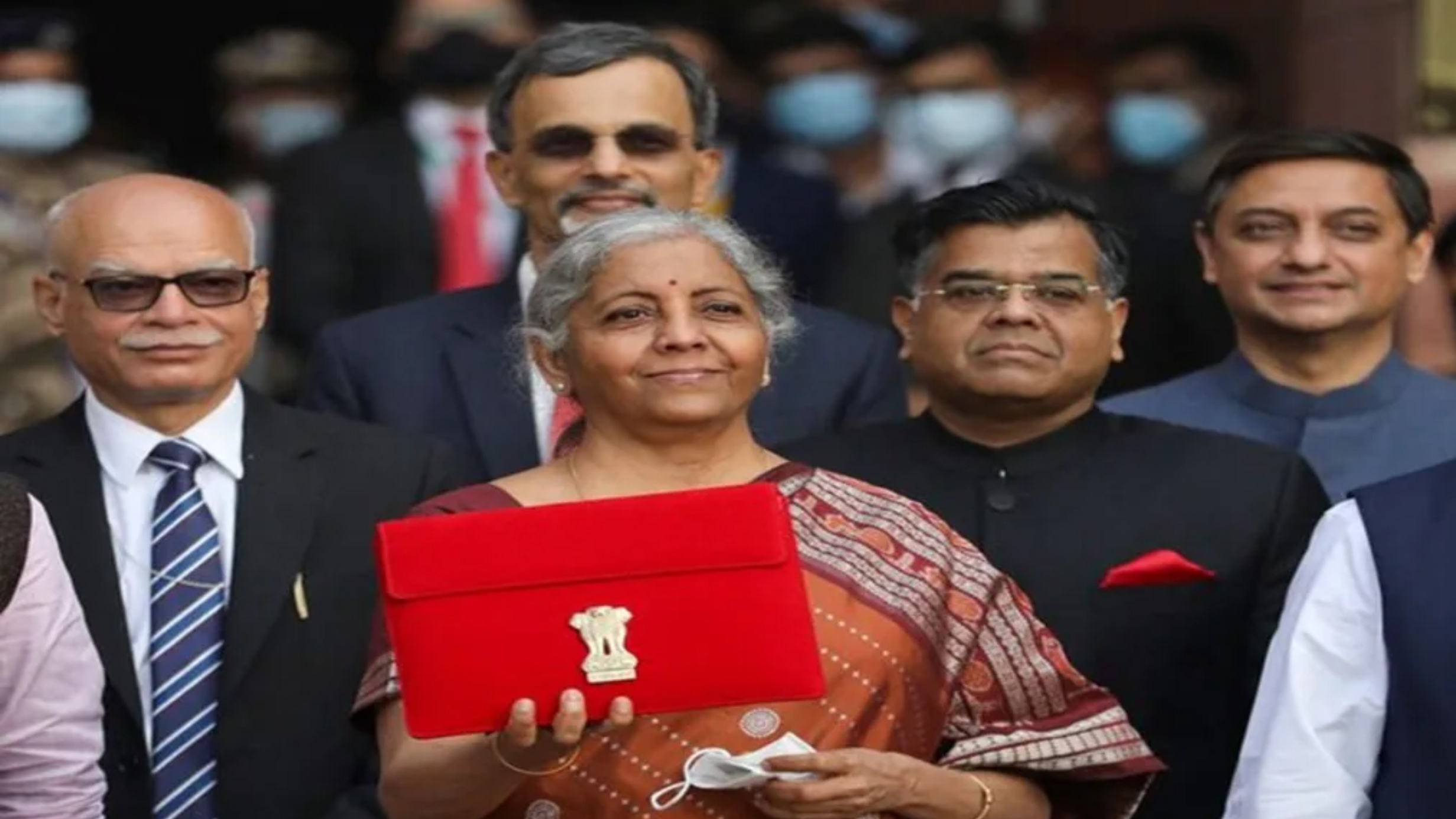 उम्मीदें बनाम आलोचनाएं