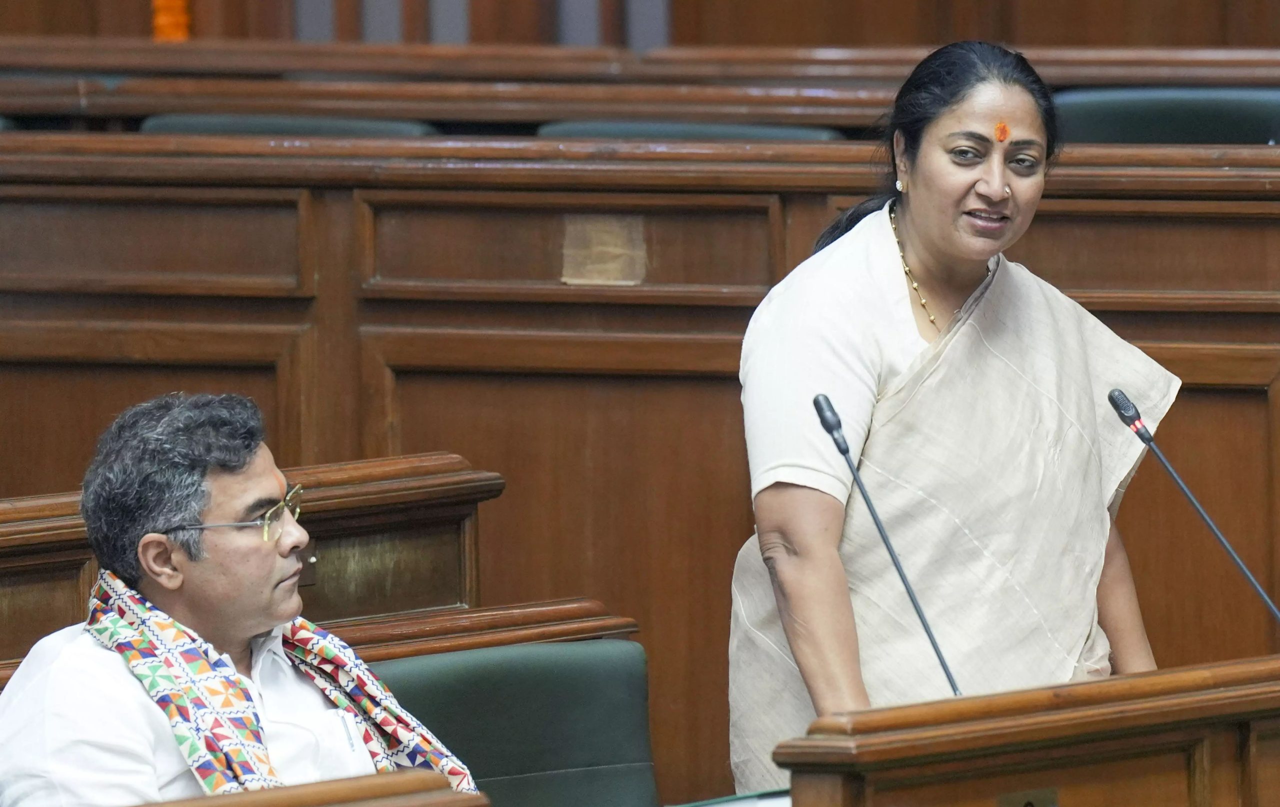 दिल्ली की सत्ता का बदलता परिदृश्य : कैग रिपोर्ट से उठते सवाल
