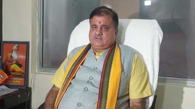 अब महेंद्र की बारी
