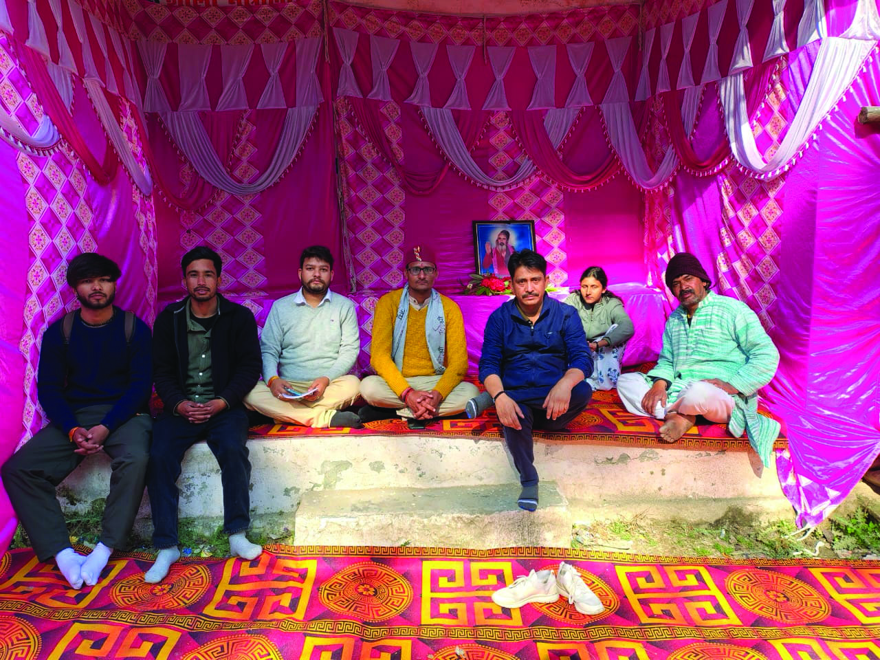 हर गांव-गली में ठेका, हर हाथ में प्याला