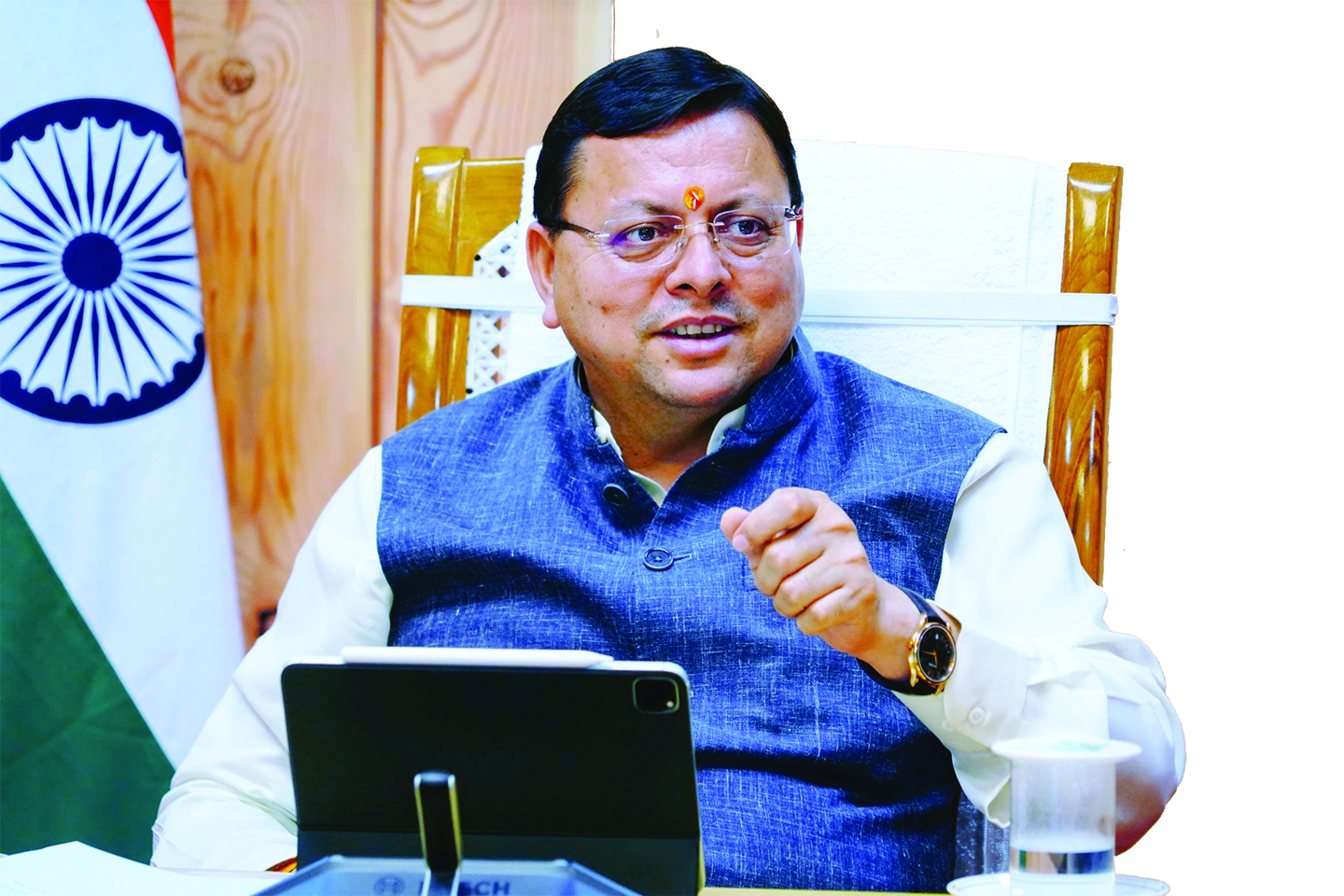 धामी की चमक से भाजपा भीतर हलचल