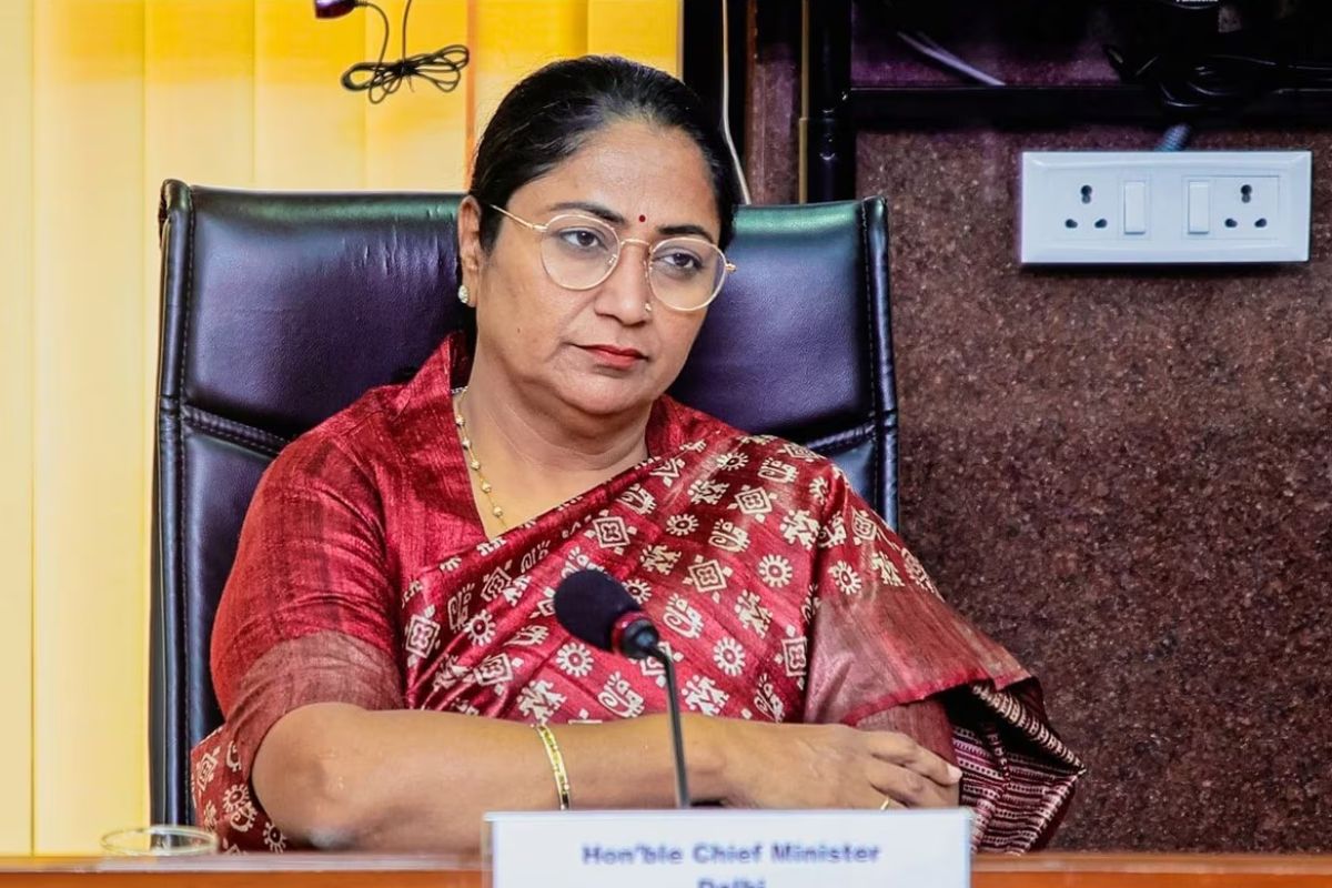 वादाखिलाफी पर उतरी रेखा?