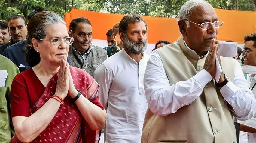 कांग्रेस से दूर होते थरूर