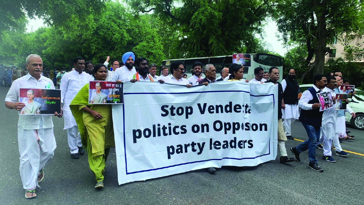 गांधी परिवार बनाम ईडी हर कीमत पर फंसाने की जिद
