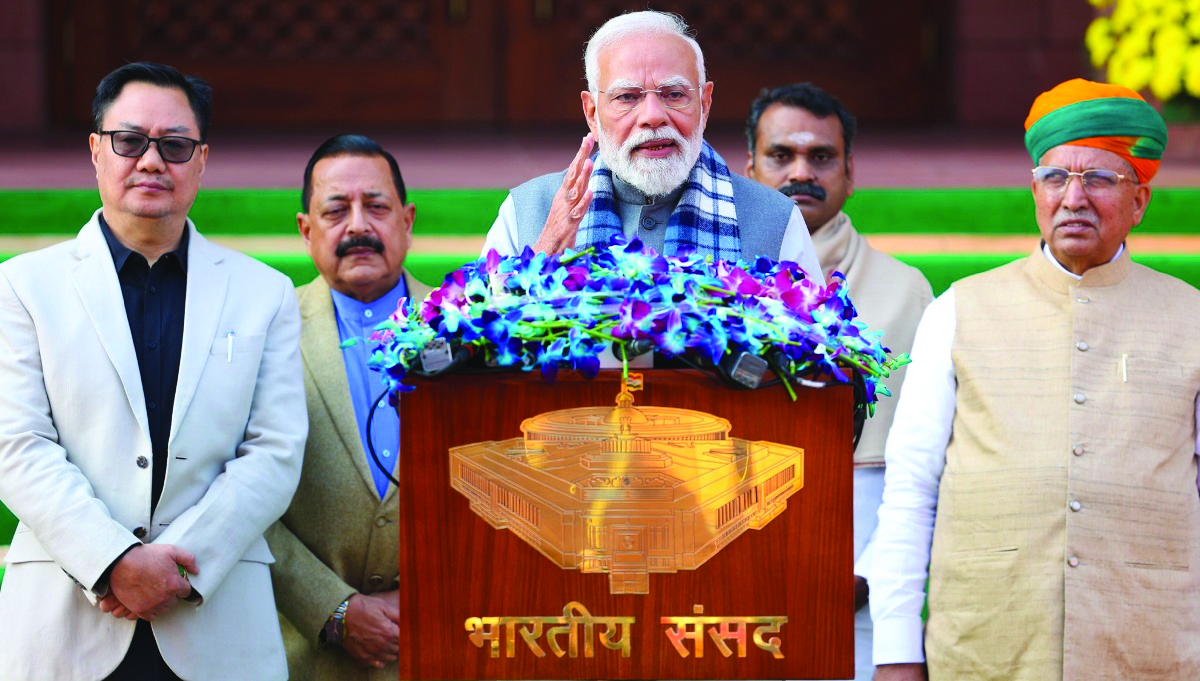 नेहरू बनाम मोदीवर्तमान से ध्यान हटाने की रणनीति