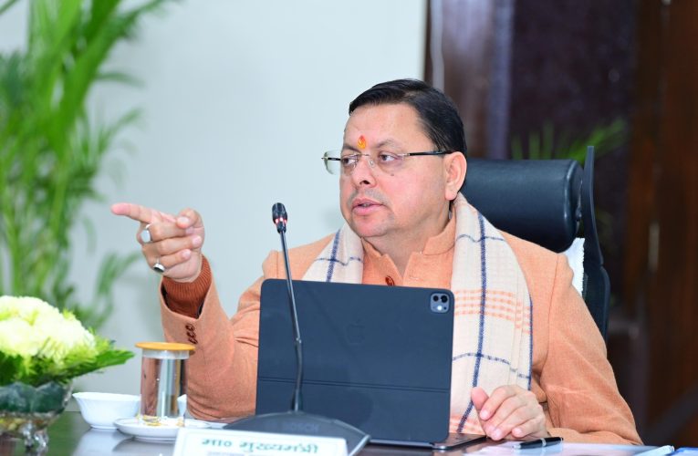 विपक्ष नहीं, अपनों से त्रस्त धामी