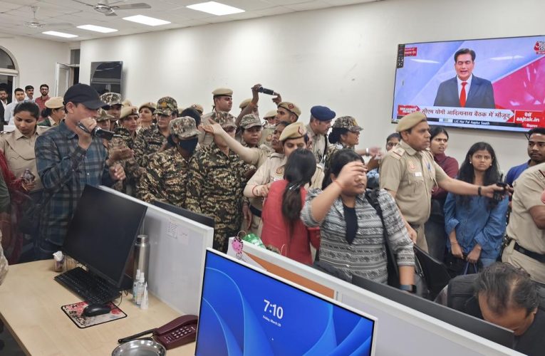 यूएनआई पर ताला सही कार्रवाई या प्रेस पर हमला?