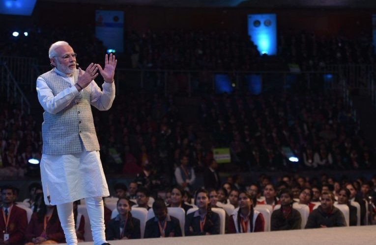 गिरती धारणा, तीखे सवाल और अर्थव्यवस्था का असहज सच बुरे फंसे ‘विश्वगुरु’