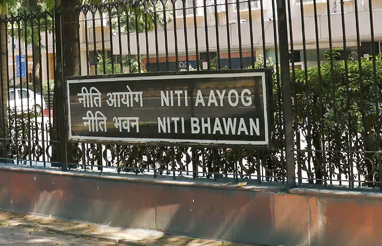 भरोसा खोते सरकारी स्कूल