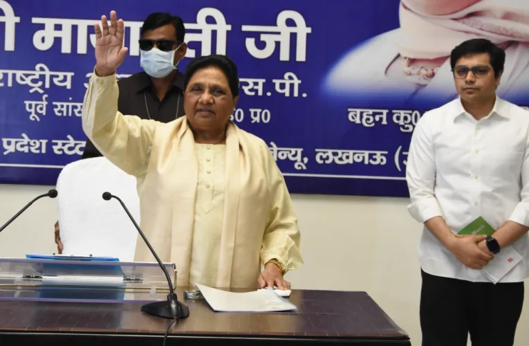 कमजोर पड़ती मायावती बिखरता बीएसपी का भविष्य